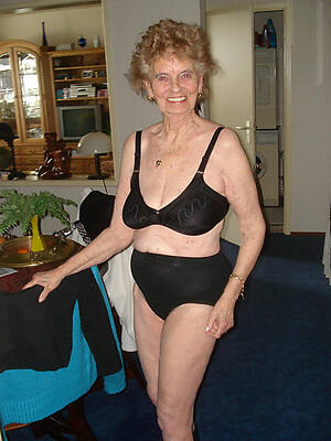 mature granny pussy posing unclothed