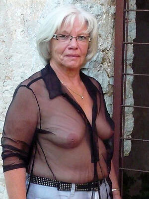 naked mature moms over 50