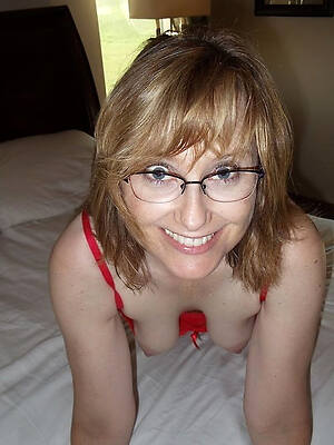 horny mature with glasses naked pics