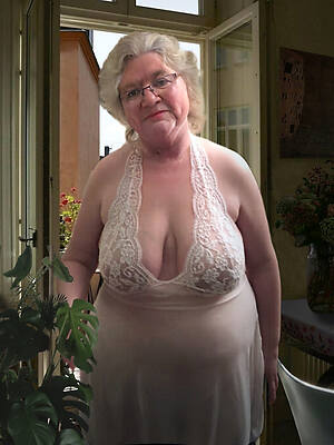 hot grandmas nude pics