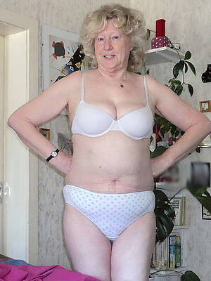 older granny mature love posing nude