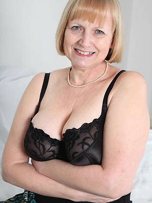 naked pics of mature women over 50