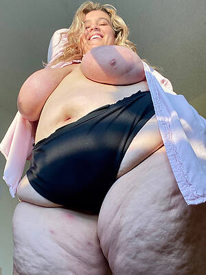 spectacular fat mature sluts love posing nude