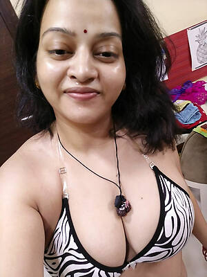 matured indian milf love posing nude
