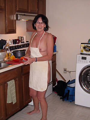 wild mature housewives