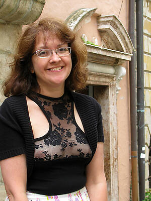 mature woman in behold through clothes porno free