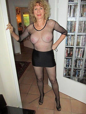 mature milfs in nylons flaunts her perfect body