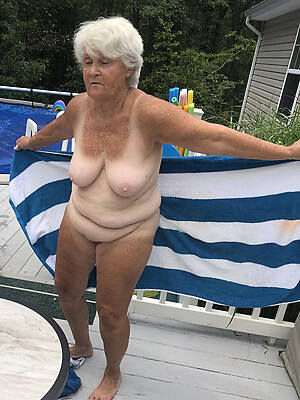 grown up downcast grannies flaunts the brush pussy