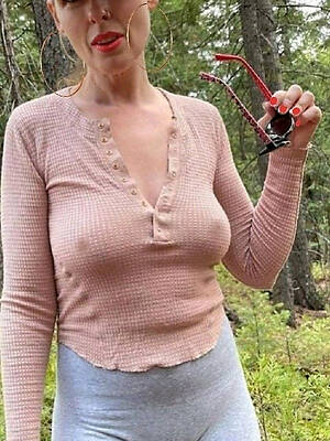 hot grown-up women cameltoe teasing us