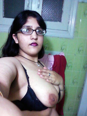 Drop-out pics for grown-up indian milf