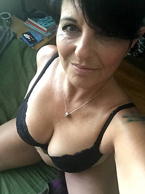 Older Naked Women Selfies