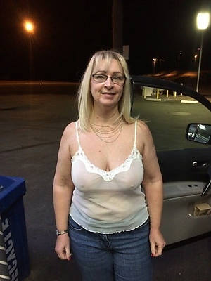 mature nude moms pictures
