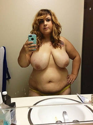 sexy naked mature beauty selfie