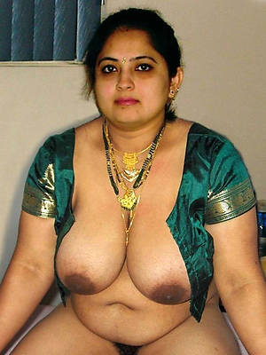 East Indian Nude Mature - Indian Housewife Porn, Free Moms Gallery