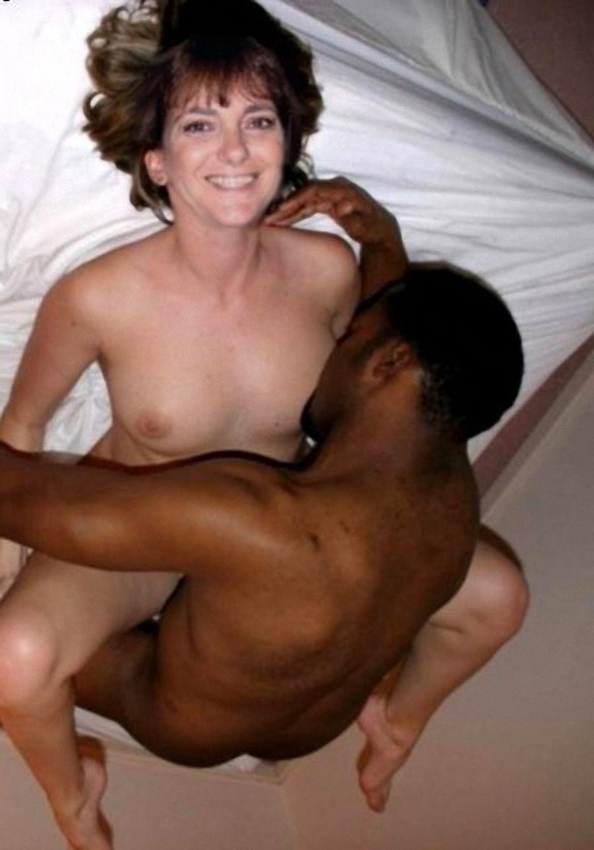 Interracial Nudist Swingers - Bohemian pics for grown-up interracial swingers - MatureHousewifePics.com
