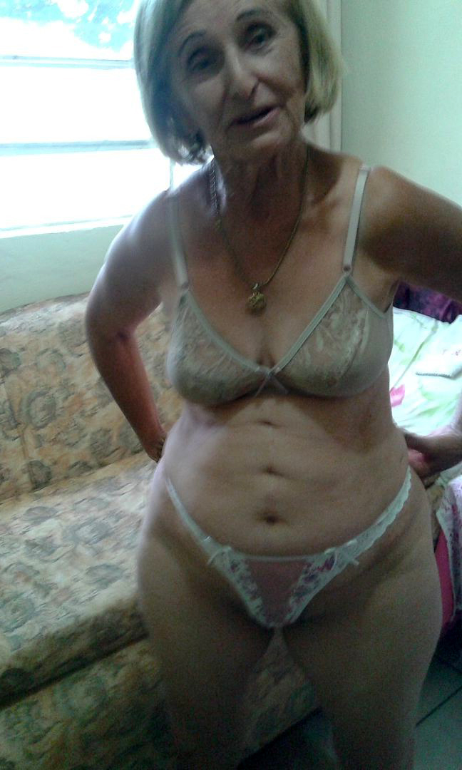 Superb grown-up grannies amature sexual intercourse -  MatureHousewifePics.com